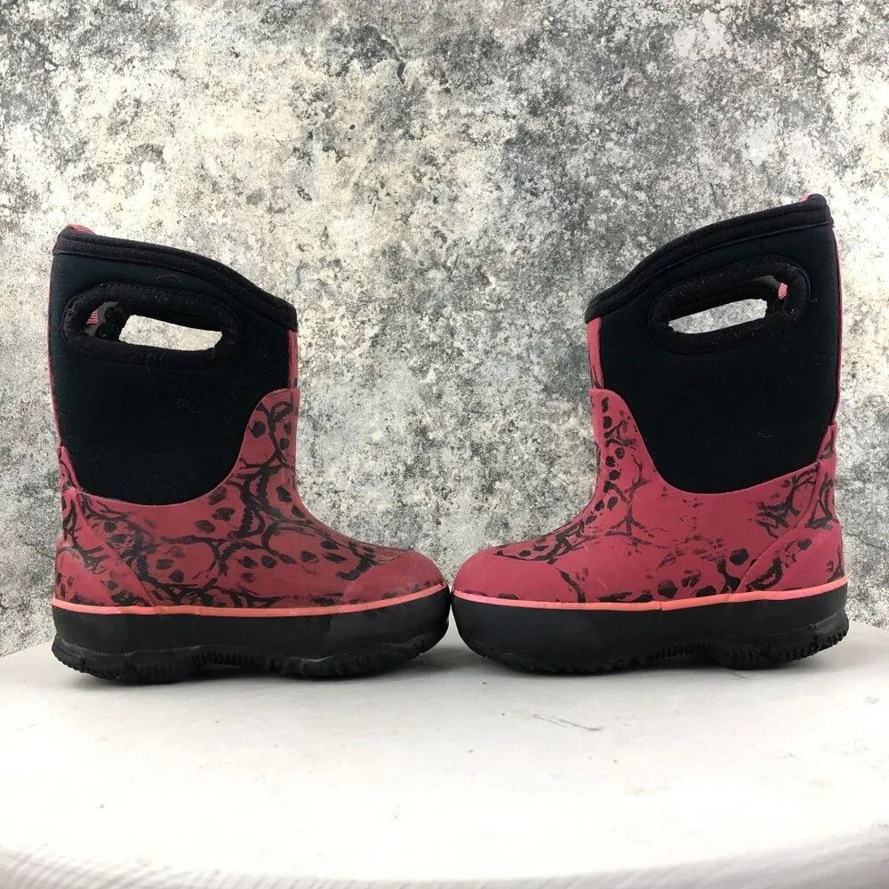 Bogs Infants Size 7 Classic Skulls Red Black Closed Toe PullOn Winter Boots FAIR